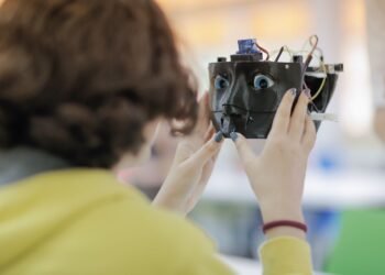 Rovira impulsa la integración de la Inteligencia Artificial en la Educación