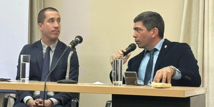 Lorenzetti y Juez de la Corte misionera dictaron una cátedra ambiental en Posadas