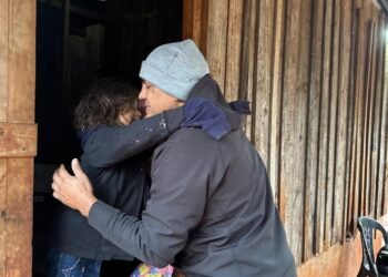 Puerto Esperanza: El intendente Zarza encabezó asistencia a familias ante el frío intenso