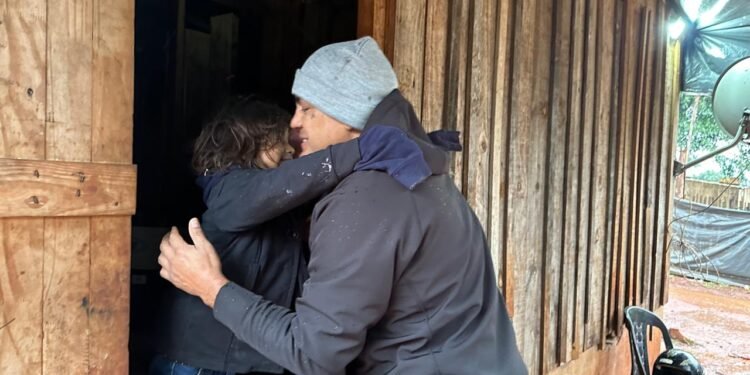 Puerto Esperanza: El intendente Zarza encabezó asistencia a familias ante el frío intenso