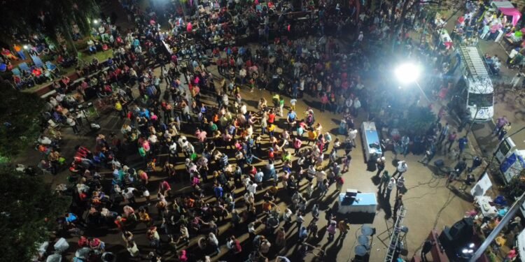 Puerto Esperanza Celebra su 98 Aniversario con Éxito en el “Ofertón”