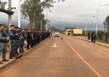 Fuerzas de Seguridad cumplen orden judicial y despejan piquetes en San José y Apóstoles