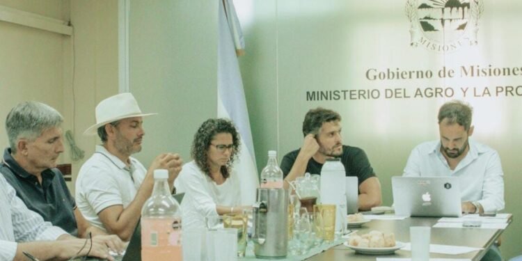 Con herramientas propias