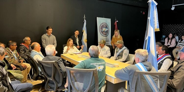 Micaela Gacek: “Es esencial reconocer a todos los argentinos, tanto de la sociedad militar como civil, que participaron en la Guerra de Malvinas. Son verdaderos héroes”