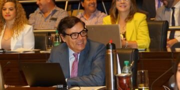 Inédita en el país: ley impulsada por Rovira que integra la Inteligencia Artificial en la educación