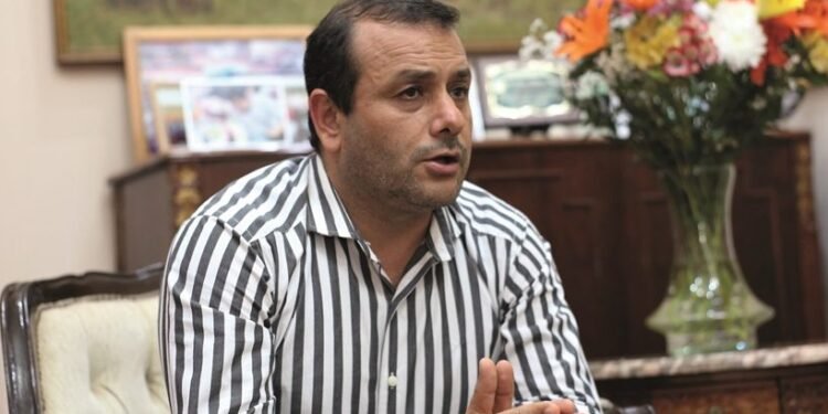 Oscar Herrera Ahuad enfrenta a los que promueven el desfinanciamiento de la salud misionera