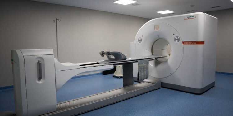 Histórico: Hoy comenzó a funcionar el equipo PET/TC en el Hospital Madariaga