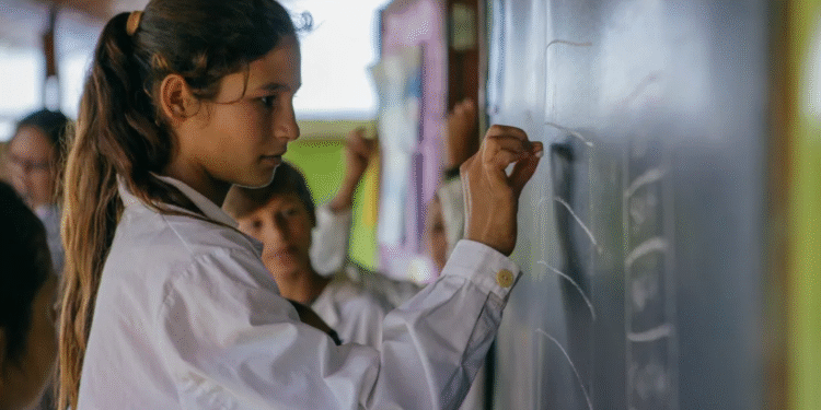 Misiones se apresta a aplicar el Programa “Una hora más” en las escuelas a partir del próximo mes