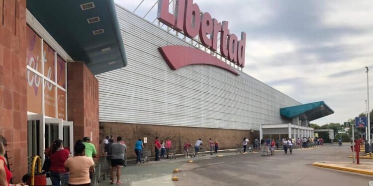 El Hiper Libertad se achica en Posadas en medio de la caída del consumo y la ola de despidos en el comercio