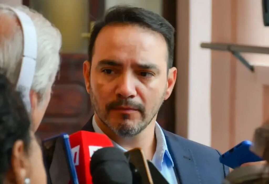 Valdés admitió que no hay margen para aumentos salariales en Corrientes