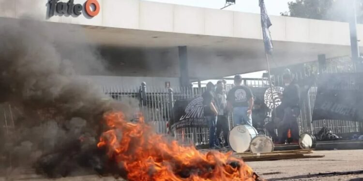 FATE cierra su planta y despide a 920 trabajadores tras más de 80 años de actividad