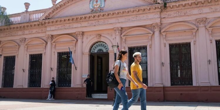 El gobernador Passalacqua echó a un funcionario por un posible caso de estafa piramidal