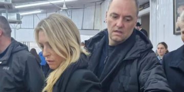 Adorni confirmó en una entrevista con Feinmann que su esposa viajó en el avión presidencial