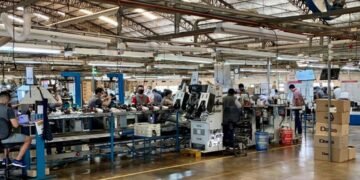 Dass, la única fábrica que produce Nike y Adidas en Argentina, no cierra pero la apertura importadora pone en jaque a 220 trabajadores en Eldorado