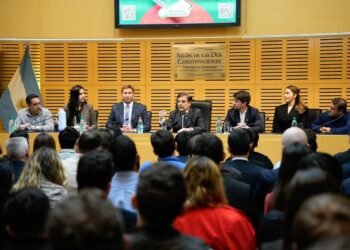 Rovira anunció que Misiones emitirá un bono para financiar obras estratégicas de infraestructura