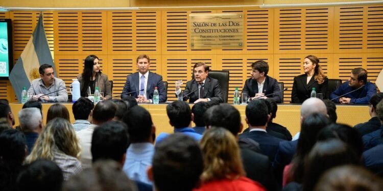 Rovira anunció que Misiones emitirá un bono para financiar obras estratégicas de infraestructura