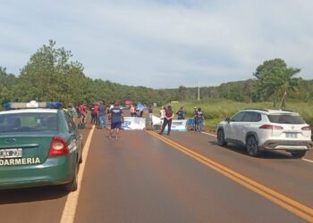 Militantes de Grabois cortaron la Ruta 12 en reclamo de luz en una propiedad privada