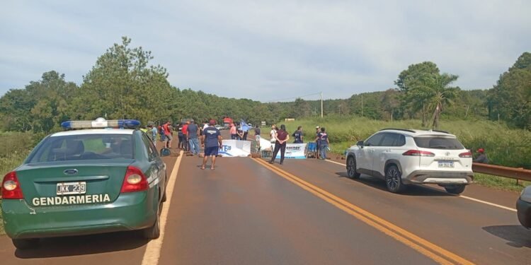 Militantes de Grabois cortaron la Ruta 12 en reclamo de luz en una propiedad privada