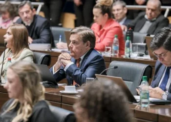 Movimiento por lo que Viene exige que se terminen privilegios de Carlos Rovira en la Legislatura