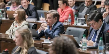 Movimiento por lo que Viene exige que se terminen privilegios de Carlos Rovira en la Legislatura