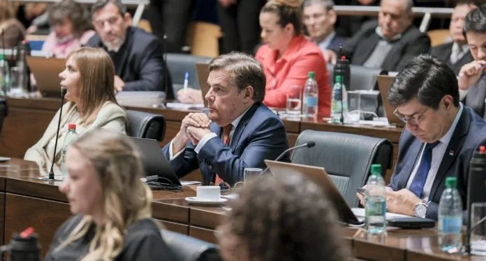 Movimiento por lo que Viene exige que se terminen privilegios de Carlos Rovira en la Legislatura