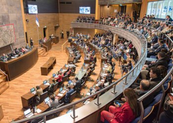 Rovira no quiere cambiar de ubicación en la Legislatura